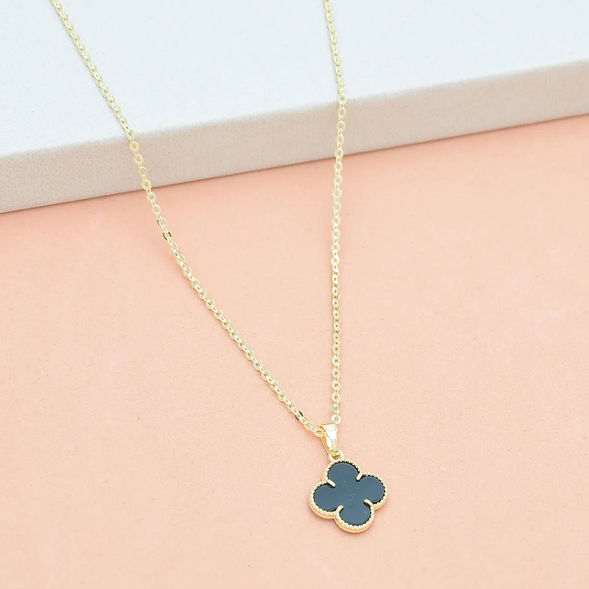 Collar Trébol Aurora